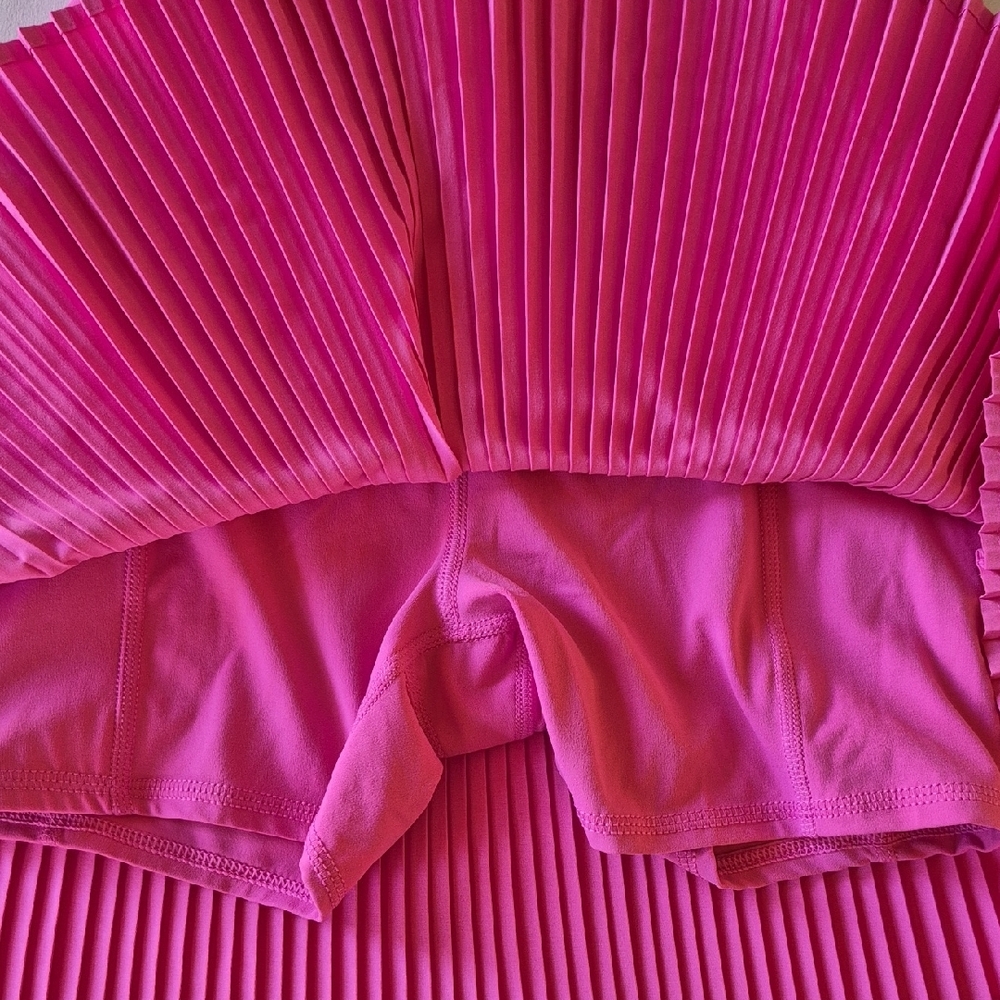 Vibrant Pink Athletic Skorts With Pleated Skirt, Size XS - Picture 4 of 6